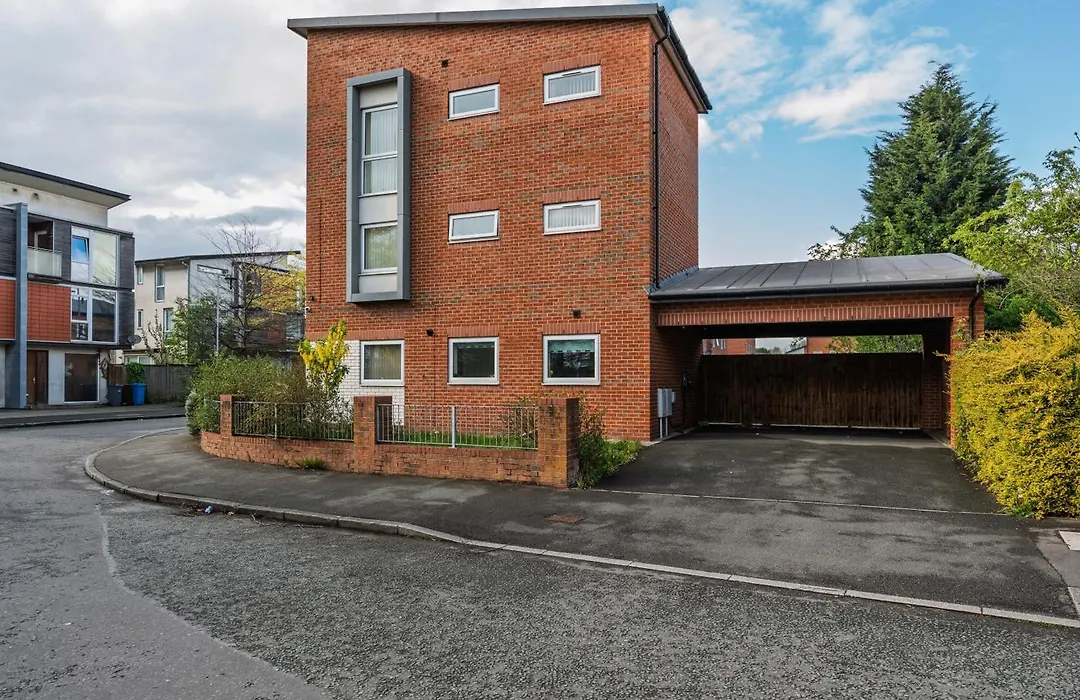 Spacious 4Bd 3Bt Home - Etihad - Coop - Pool Table - Free Parking-1